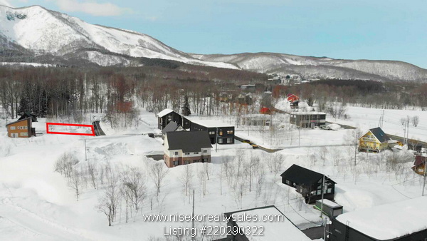 Kabayama-144-67 For sale within a quiet sub-division only a few minutes drive to Niseko Hirafu ski resort.
